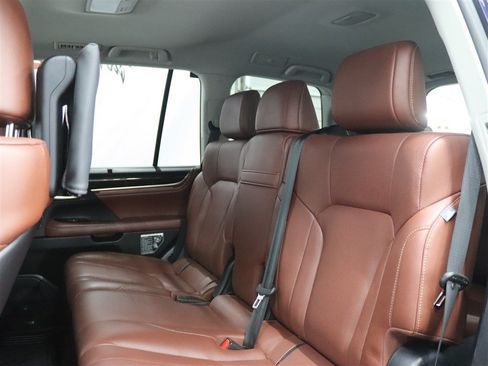 Used 2019 Lexus LX 570 4WD w/ Luxury Package image 20