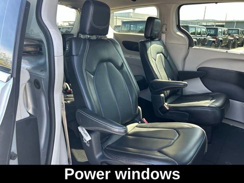 Used 2024 Chrysler Pacifica Touring-L FWD image 25