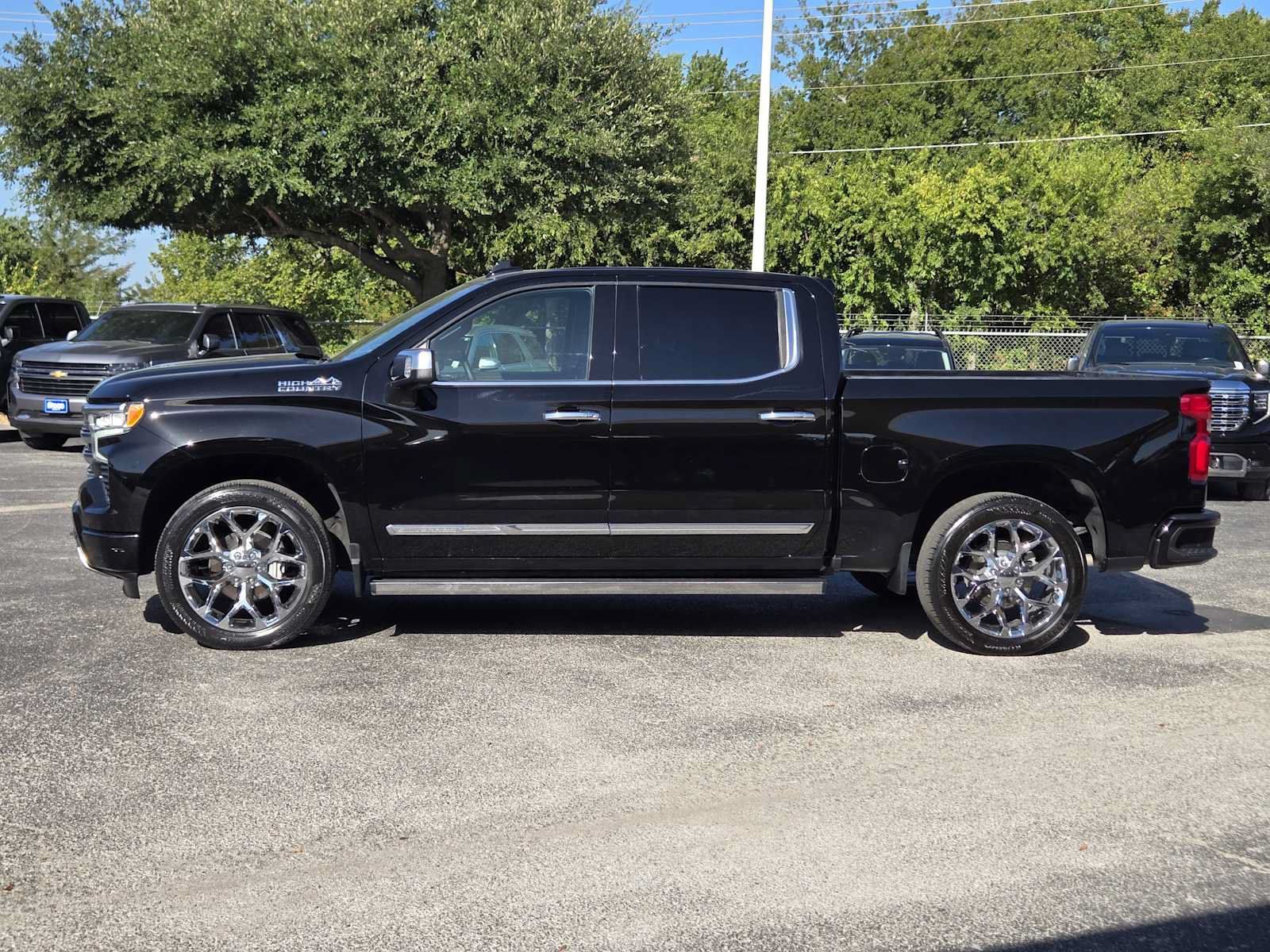 Used 2024 Chevrolet Silverado 1500 High Country w/ High Country Premium Package AWD/4WD image 4