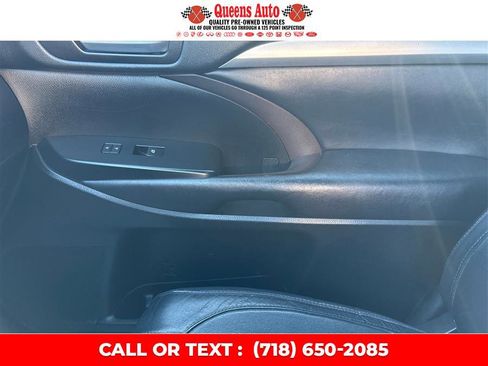 Used 2018 Toyota Highlander XLE AWD/4WD image 25