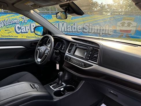 Used 2019 Toyota Highlander LE AWD/4WD image 18