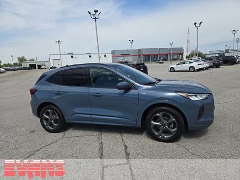 Used 2023 Ford Escape ST-Line Select w/ Tech Pack #1 AWD/4WD image 2