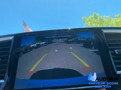Used 2026 Chrysler Pacifica Limited FWD image 39