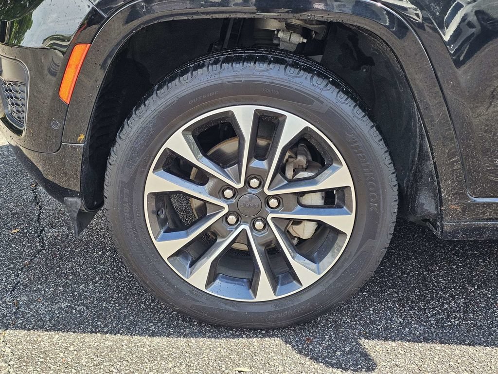 Used 2022 Jeep Grand Cherokee Overland w/ Luxury Tech Group IV AWD/4WD image 11