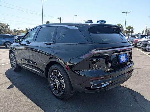 New 2026 Lincoln Nautilus Premier image 6