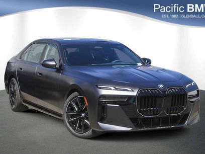 New 2025 BMW 760i xDrive w/ Premium Package