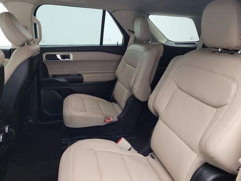 Used 2020 Ford Explorer XLT w/ Equipment Group 202A image 18