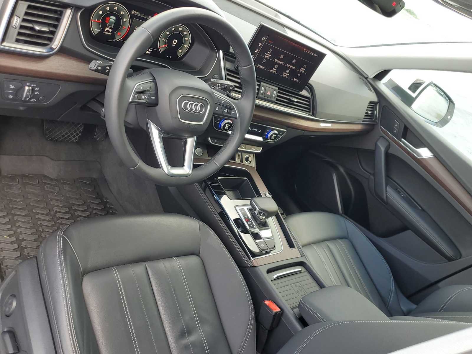 Used 2021 Audi Q5 2.0T Premium Plus w/ Premium Plus Package AWD/4WD image 2