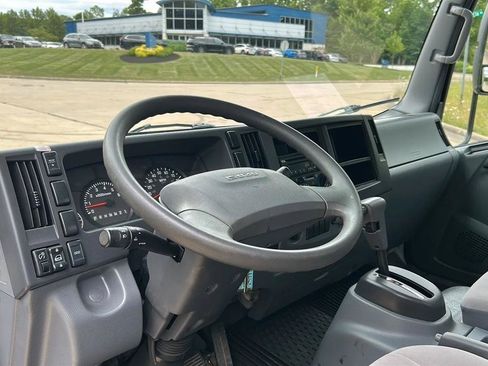Used 2018 Isuzu NPR RWD image 26