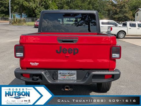 Used 2021 Jeep Gladiator Sport image 7