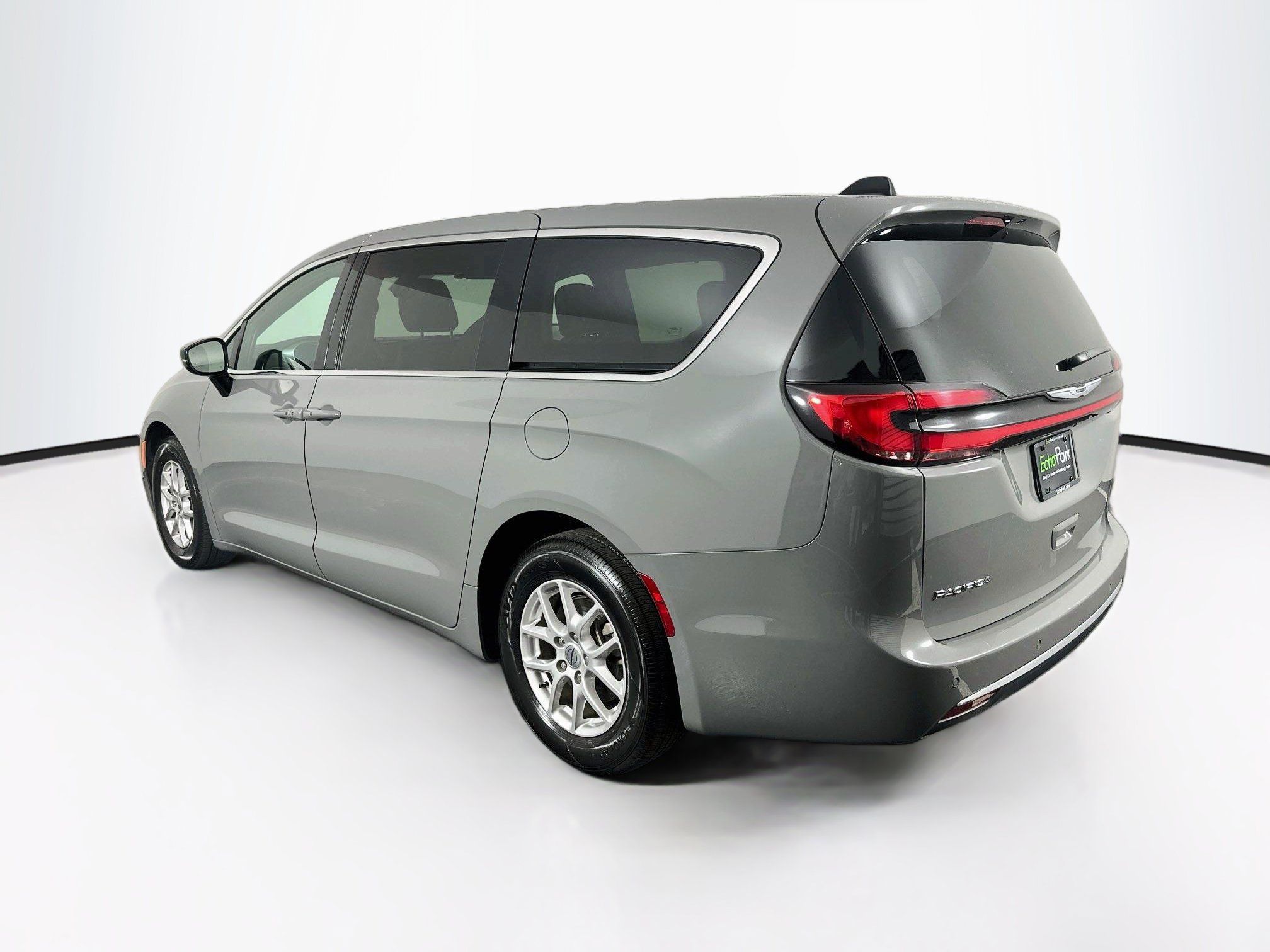 Used 2025 Chrysler Pacifica Select FWD image 5