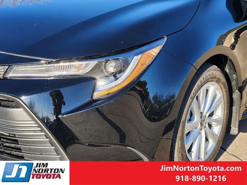 Used 2025 Toyota Corolla LE w/ LE Premium Package image 10