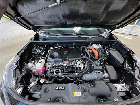 Used 2021 Toyota RAV4 LE image 28