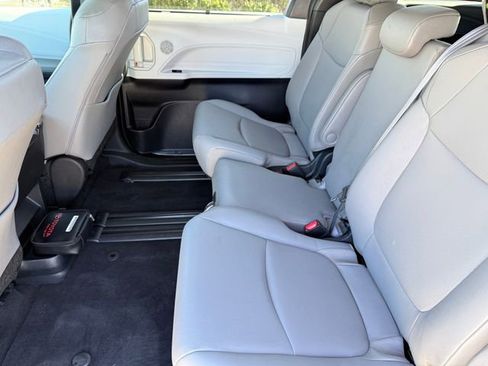 Used 2025 Toyota Sienna XLE image 26