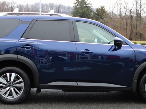 Certified 2024 Nissan Pathfinder SL image 4