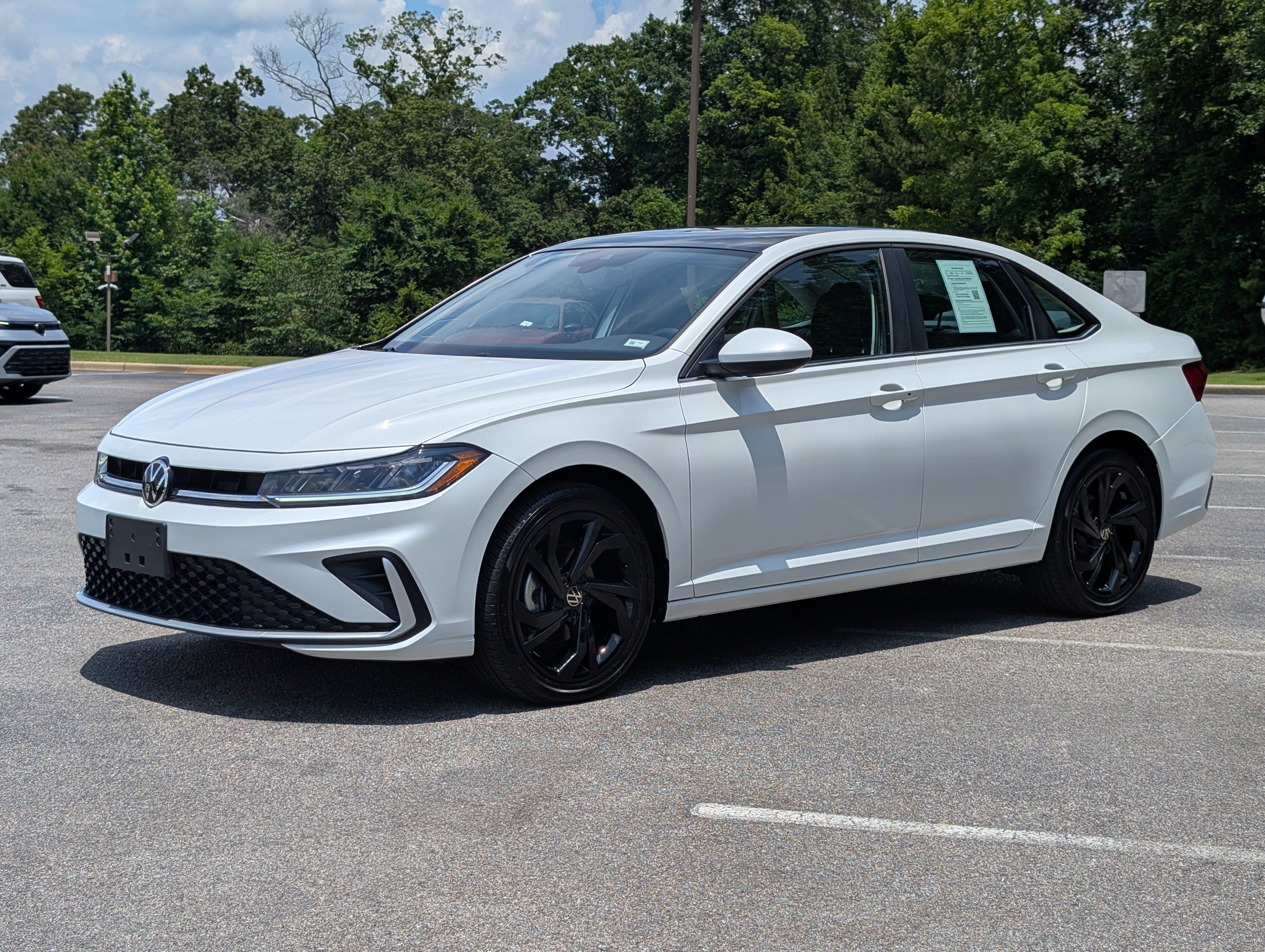 Used 2025 Volkswagen Jetta SE w/ Sunroof Package FWD image 5