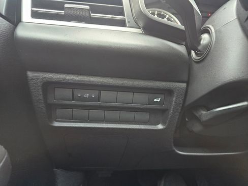 Used 2024 Mitsubishi Outlander SE image 20