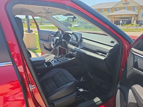Used 2024 Mitsubishi Outlander SE AWD/4WD image 11