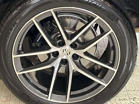 Certified 2025 Porsche Macan image 13