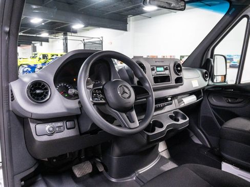 Used 2021 Mercedes-Benz Sprinter 2500 w/ Driver Convenience Package image 7
