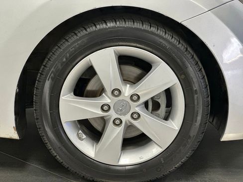 Used 2013 Hyundai Elantra GLS image 24