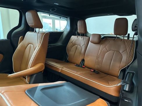 New 2026 Chrysler Pacifica Pinnacle image 28