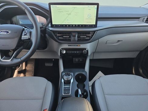 Used 2025 Ford Escape SE image 10