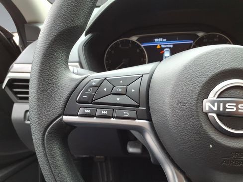 Used 2024 Nissan Altima 2.5 SV image 11