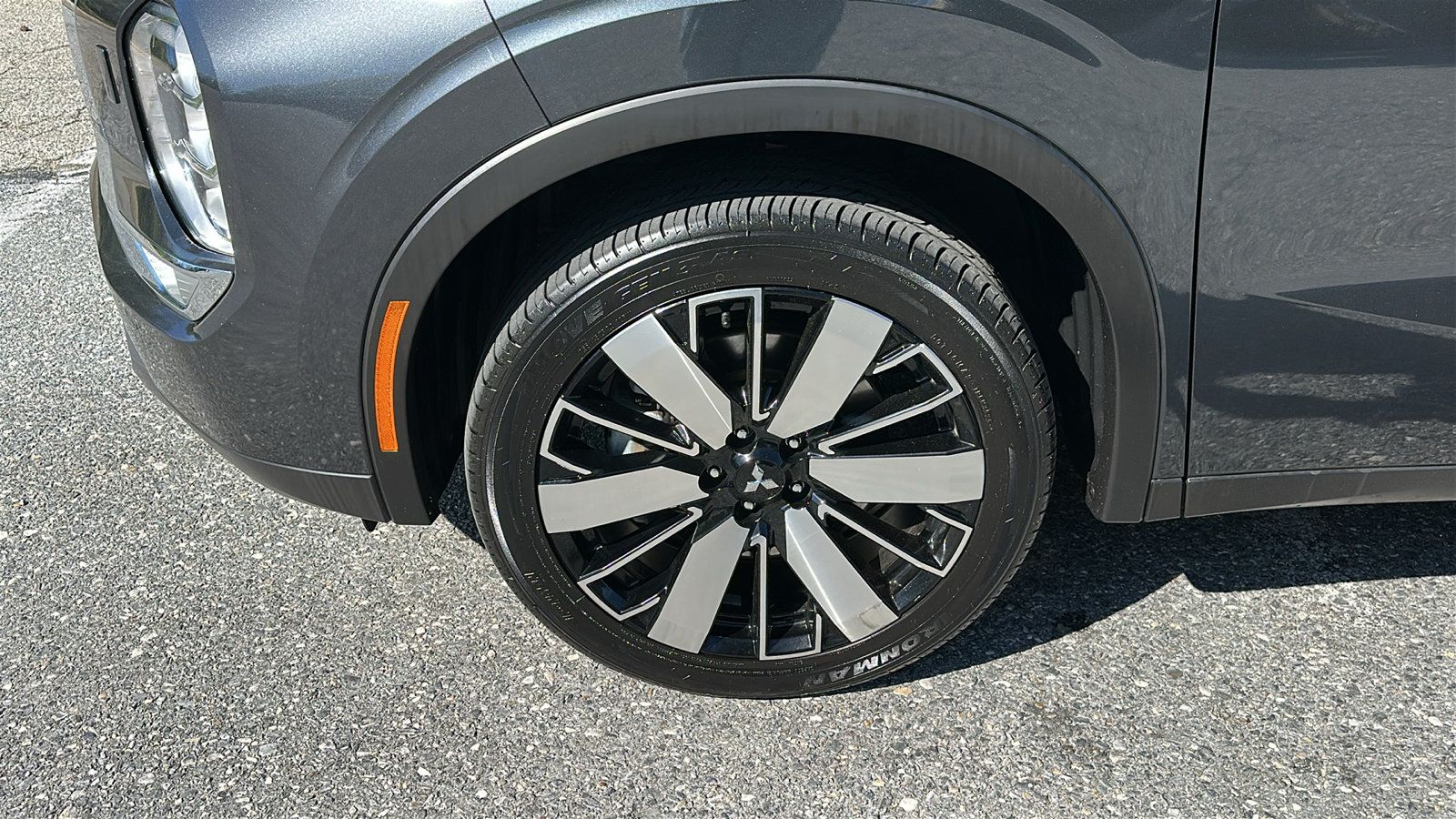 Used 2025 Mitsubishi Outlander AWD image 9
