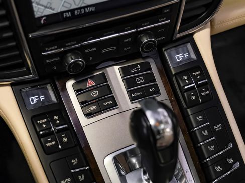 Used 2016 Porsche Panamera Turbo image 22