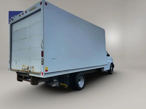 Used 2017 GMC Savana 3500 Extended image 3