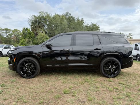 Used 2026 Chevrolet Traverse RS w/ LPO, Floor Liner Package FWD image 9