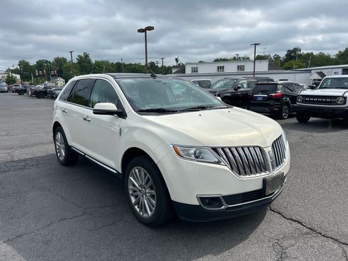 Used 2013 Lincoln MKX AWD image 3