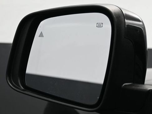 Used 2019 Jeep Grand Cherokee Altitude RWD image 4