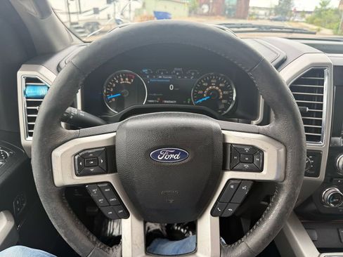 Used 2015 Ford F150 Lariat w/ Equipment Group 502A Luxury AWD/4WD image 18