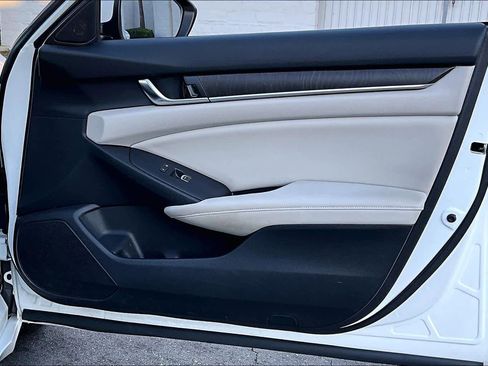 Used 2018 Honda Accord EX image 22