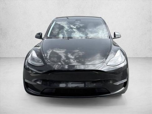 Used 2022 Tesla Model Y Long Range AWD/4WD image 2