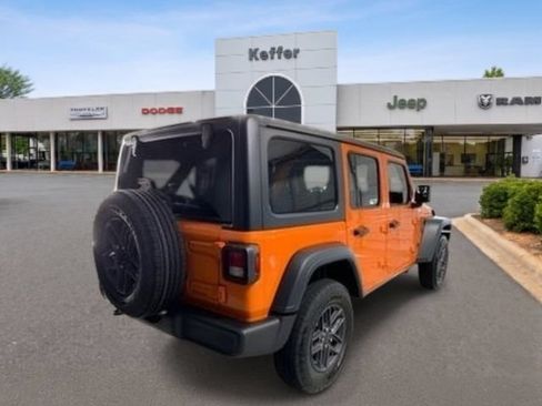 Used 2025 Jeep Wrangler Unlimited Sport AWD/4WD image 5