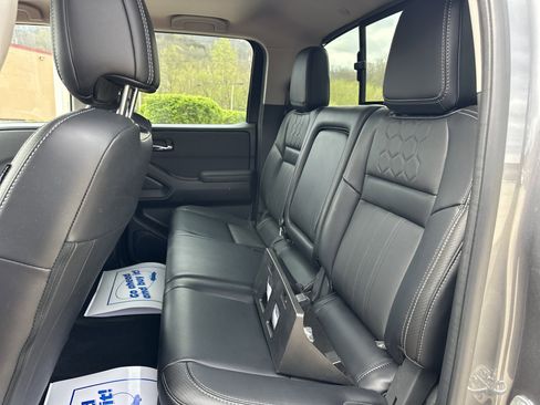 Used 2024 Nissan Frontier SL w/ Technology Package RWD image 22