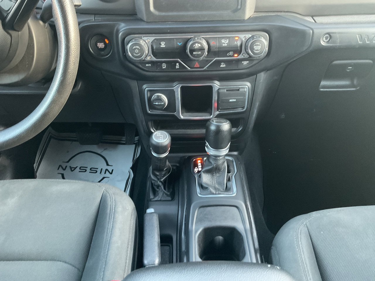 Used 2022 Jeep Wrangler Unlimited Sport AWD/4WD image 16
