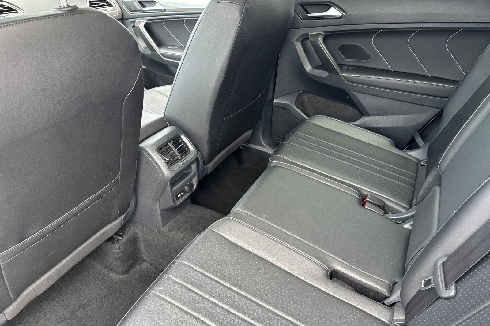 Used 2024 Volkswagen Tiguan Wolfsburg Edition FWD image 13