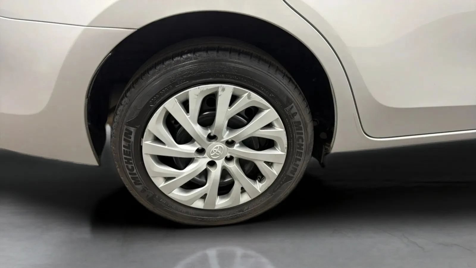 Used 2017 Toyota Corolla LE w/ Carpet Mat Package (TMS) FWD image 25