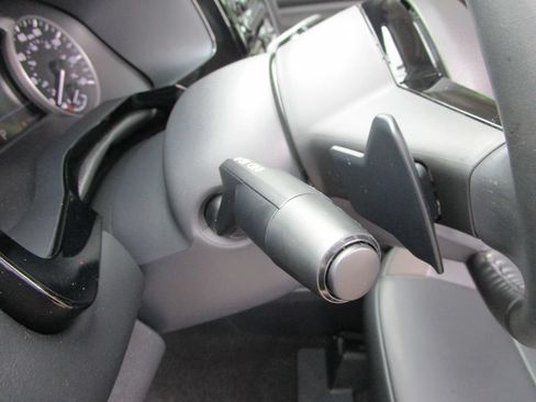 Used 2024 Nissan Pathfinder SL FWD image 23