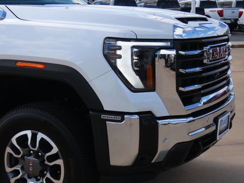 Used 2025 GMC Sierra 2500 SLT w/ SLT Convenience Package image 6