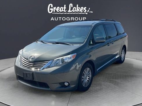 Used 2014 Toyota Sienna XLE FWD image 1
