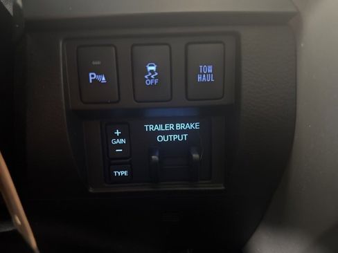 Used 2016 Toyota Tundra Platinum image 17