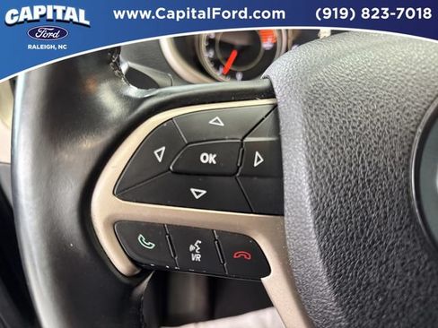 Used 2016 Jeep Cherokee Latitude w/ Safety/Convenience Group FWD image 22