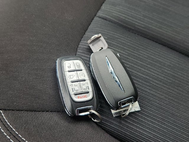 Used 2024 Chrysler Pacifica Touring FWD image 49