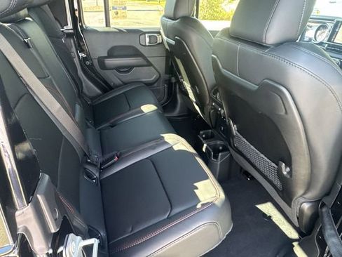 New 2025 Jeep Gladiator Rubicon image 19