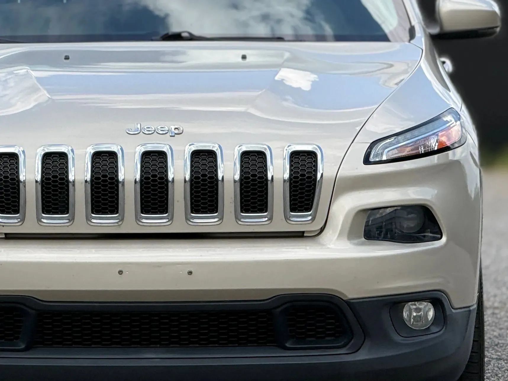 Used 2015 Jeep Cherokee Latitude w/ Comfort/Convenience Group FWD image 12